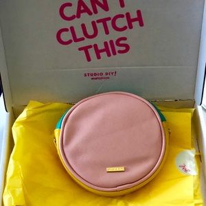 Shop Studio DIY clutch Can’t Clutch This